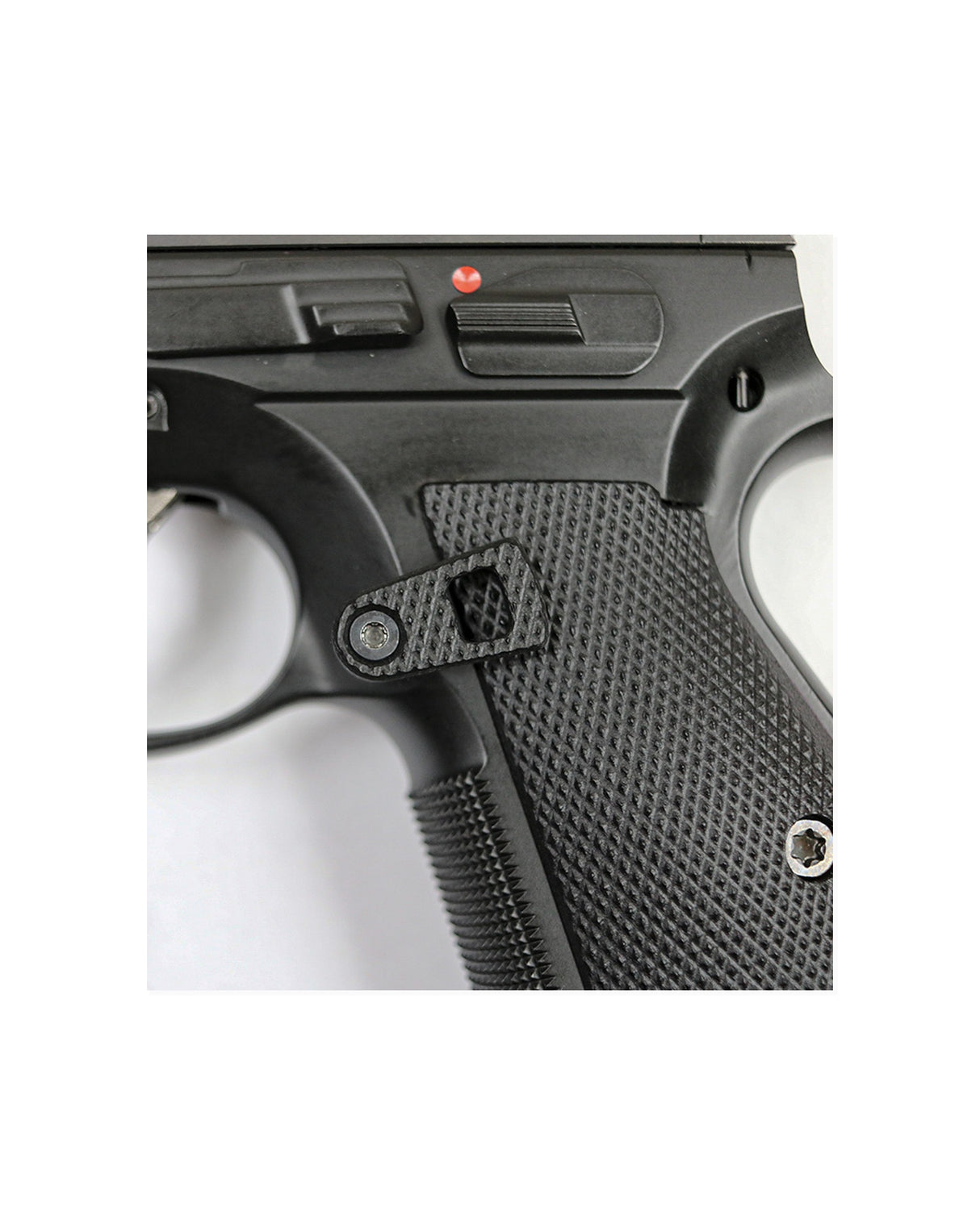 Magazinauswurfknopf-CZ-Shadow-2-Schwarz-Montiert.jpgLOK Grips G10 Oversized Magazinauswurfknopf in Schwarz montiert an CZ Shadow 2 – Nahaufnahme mit Griffschalen und Abzugsbügel