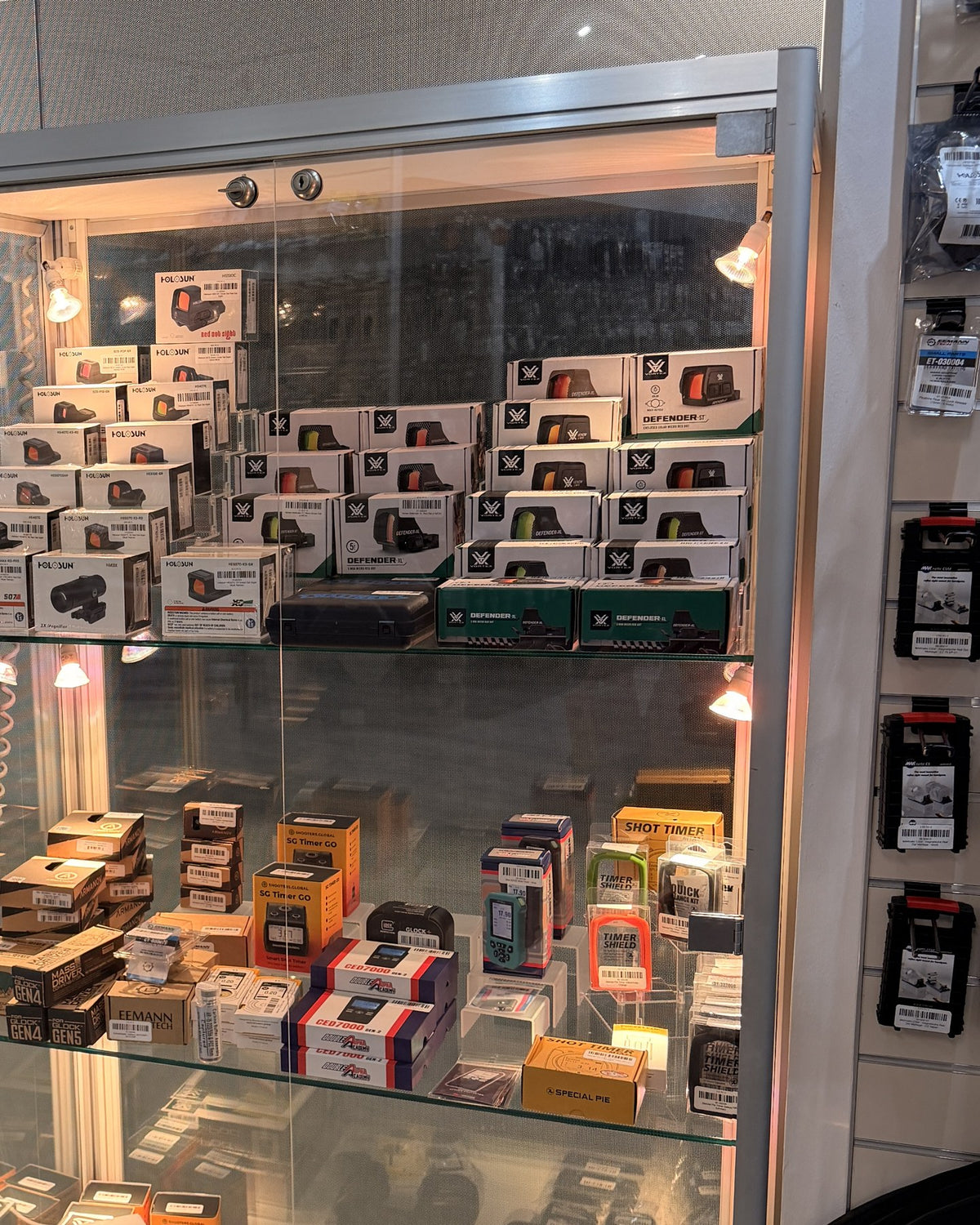 Display case with Holosun and Vortex red dots and shot timers in the Dynamic Shooting Austria store