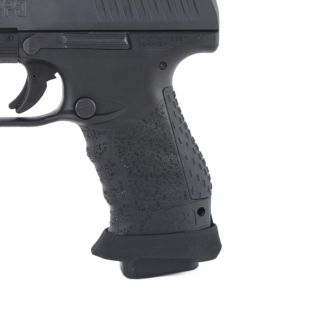 Walther PPQ mit montiertem Toni System Magazintrichter und Backstrap