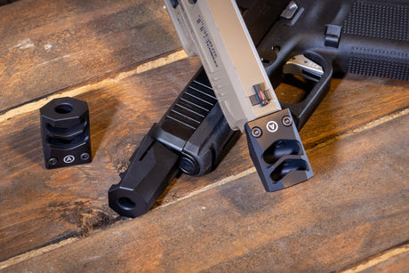 Armanov Kompensator für Pistolen im Kaliber 9mm mit 13.5x1 LH Gewinde oder 1 / 2 x 28 UNEF