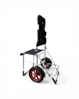 Seitliche Gesamtansicht des DAA Range Cart Stage Runner mit Metallrahmen und Rädern