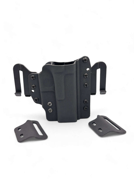 Kydex Gürtelholster von Höppner und Schumann mit Speedclips welcher sich sowohl als Gürtelholster als auch als Innenbundholster verwenden lässt.