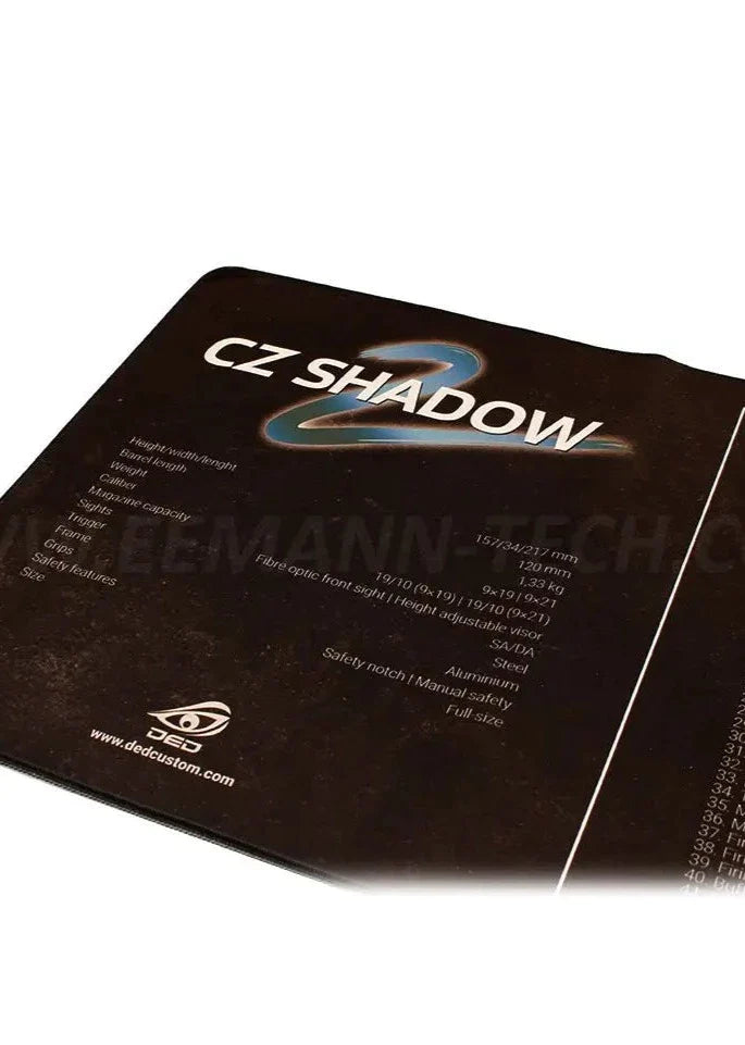 DED Custom Waffenreinigungsunterlage CZ Shadow 2, Detailansicht mit Logo