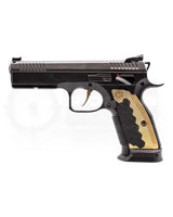 Aluminium Magazintrichter für die CZ Shadow 2 von Eemann Tech in Schwarz montiert auf einer Shadow 2 mit Messing Griffschalen