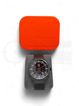Original Glock Uhr Global mit orangem und schwarzem Mesh Band im orangen Glock Case