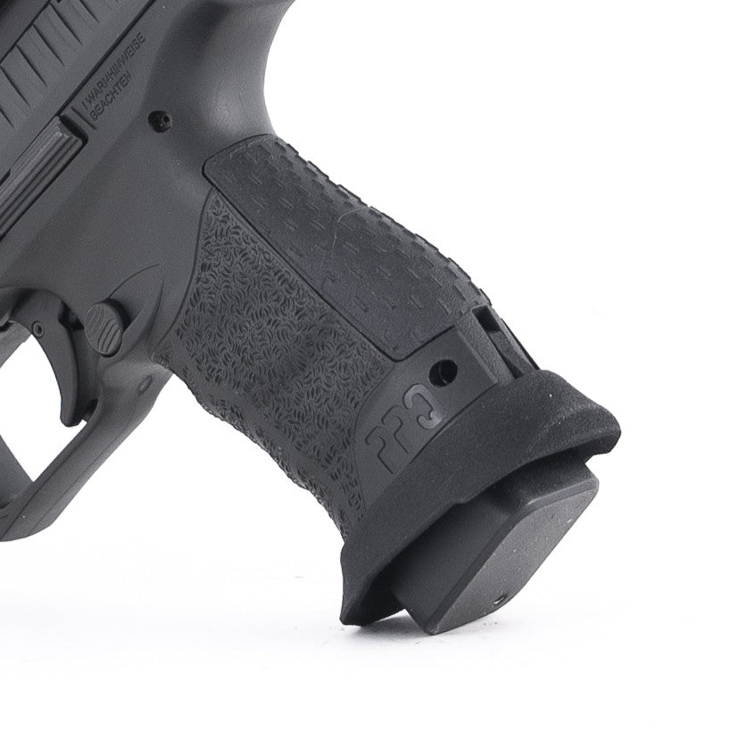 Walther PPQ Griff mit montiertem Toni System Magazintrichter und Backstrap
